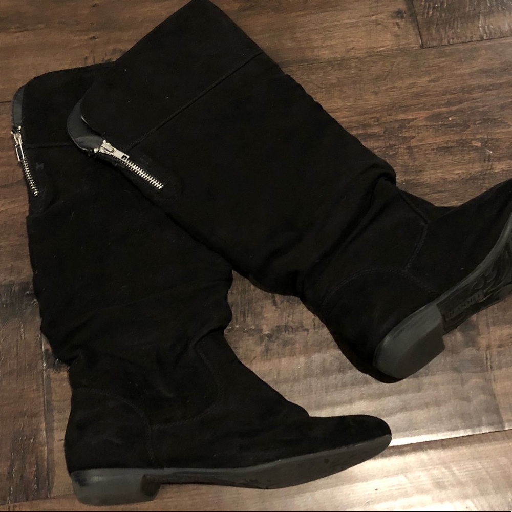 Black suede Report boots
